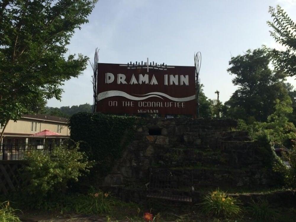 Drama Inn photo 29