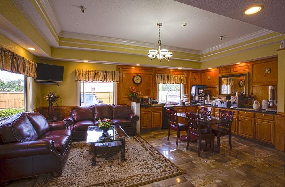 Downtowner Inn and Suites Hobby photo 3