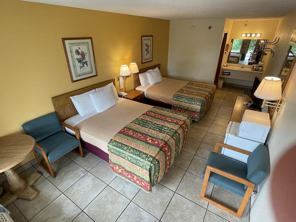 Ozark Valley Inn photo 9