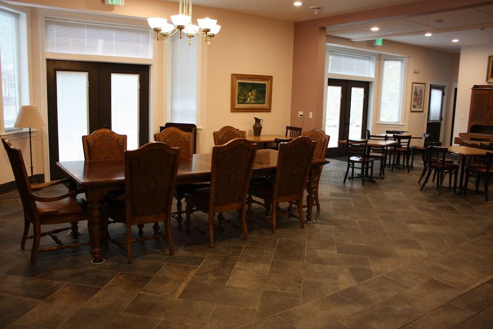Hearthstone Elegant Lodge by the River photo 35