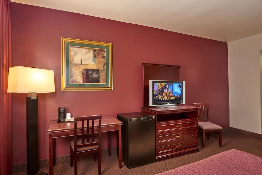 Four Queens Hotel and Casino photo 6