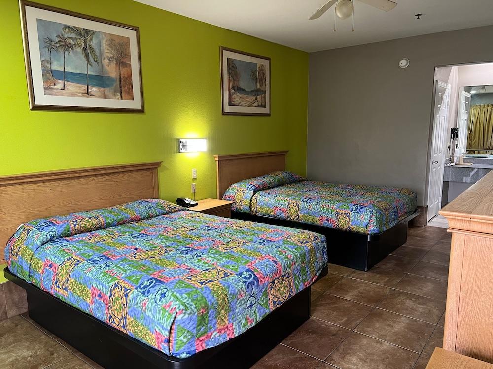 Texas Inn Weslaco photo 31