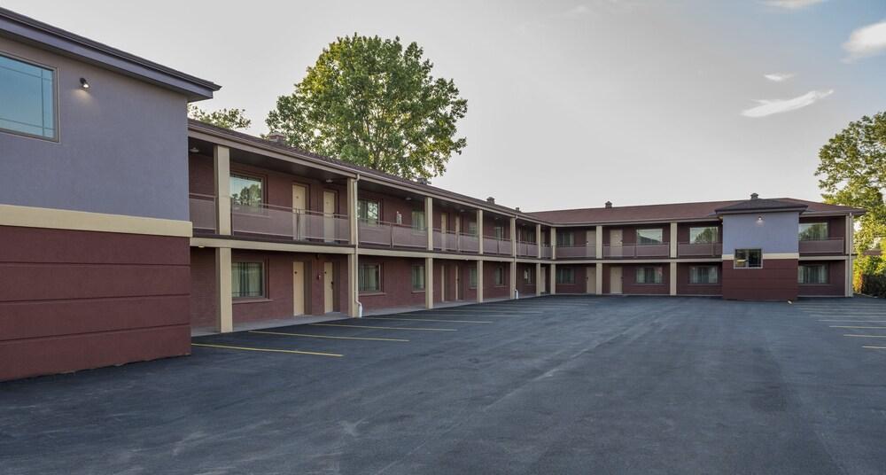 AArya Hotel By Niagara Fashion Outlets photo 35