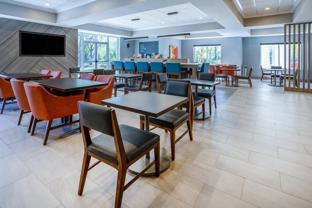 Holiday Inn Express Hotel & Suites New Tampa I-75 by IHG photo 25