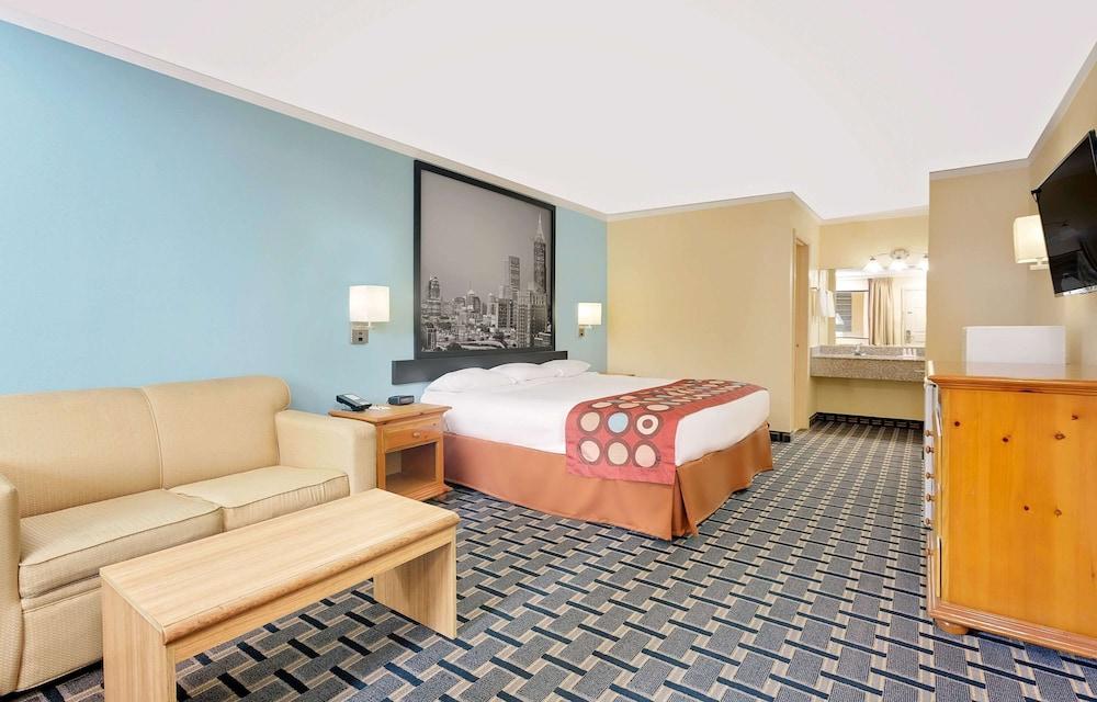 Super 8 by Wyndham Cartersville photo 7
