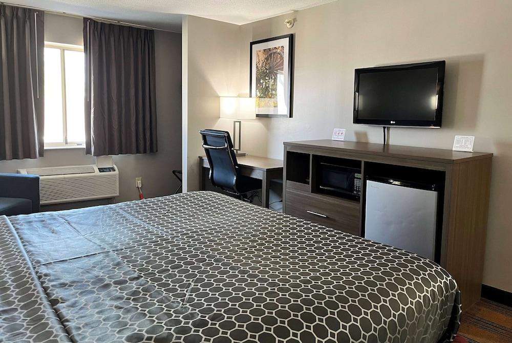Baymont by Wyndham Anderson photo 16