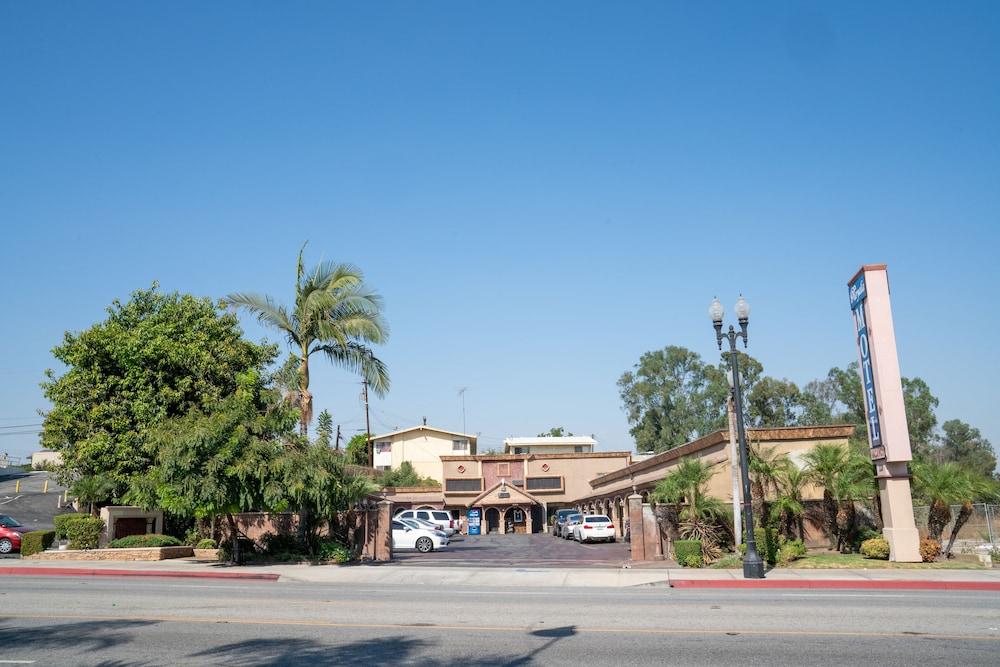 Royala Inn photo 32