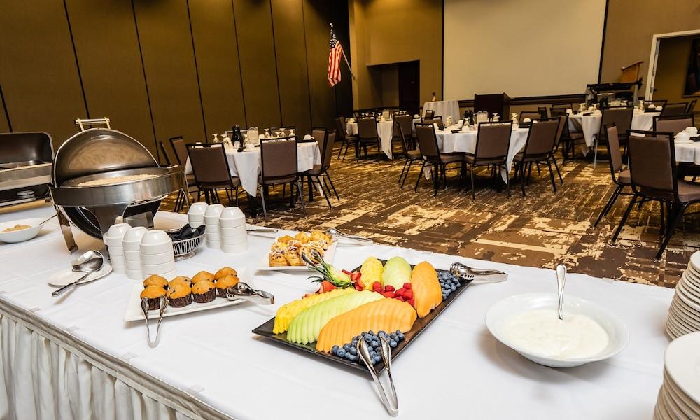 Holiday Inn & Conference Center Marshfield by IHG photo 30