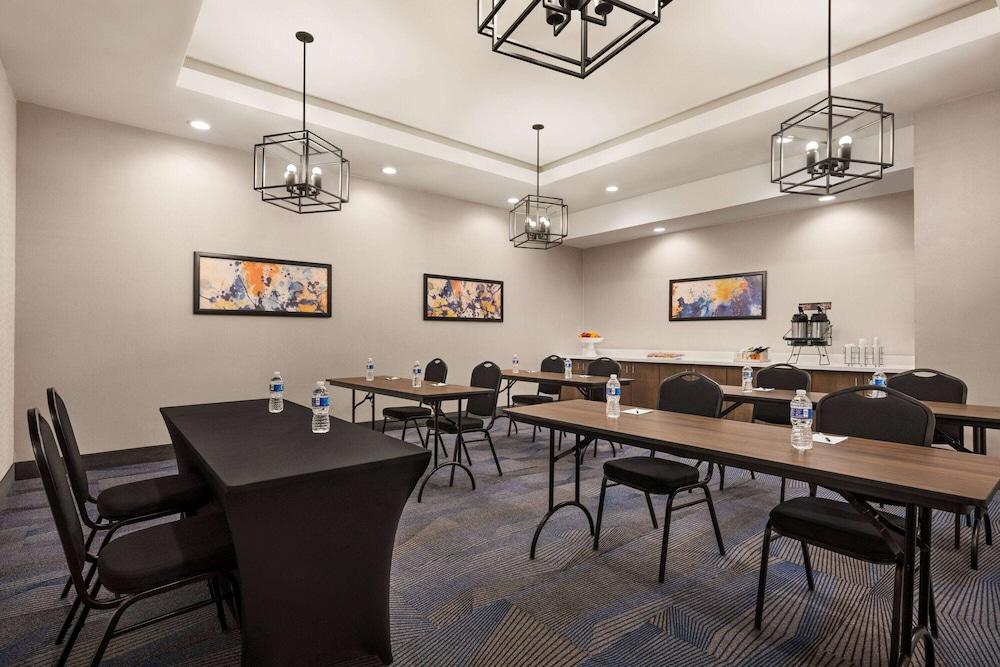 Hawthorn Extended Stay by Wyndham Del Rio photo 52