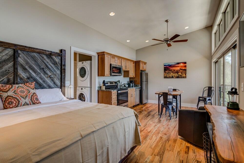 Pilot Cove Forest Lodging photo 9