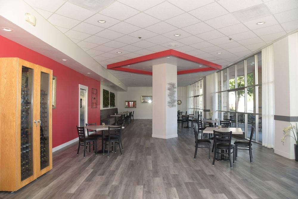 Ramada by Wyndham San Diego National City photo 28
