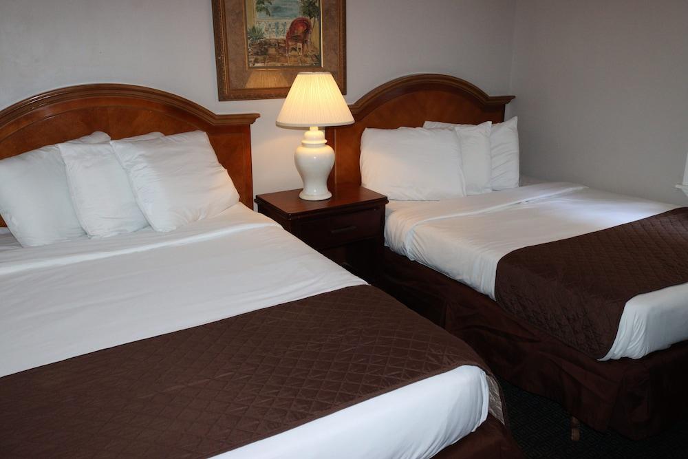 The Burgundy Inn photo 26