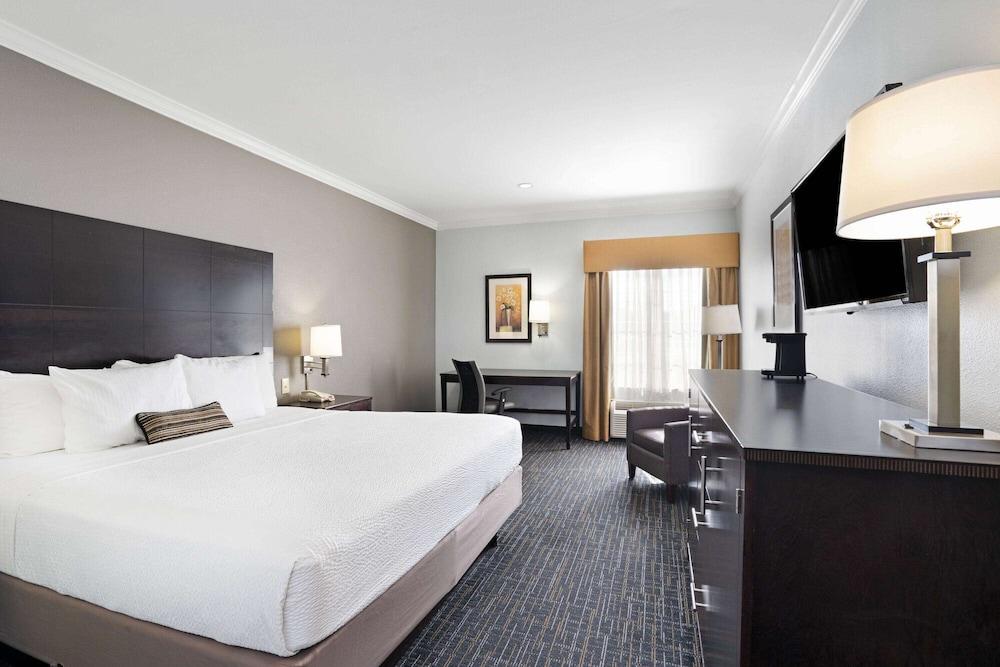 Sonesta Essential Houston Westchase photo 6