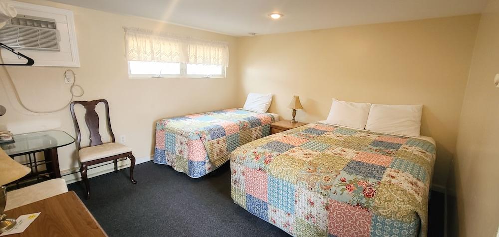 Sun and Surf Motel photo 18