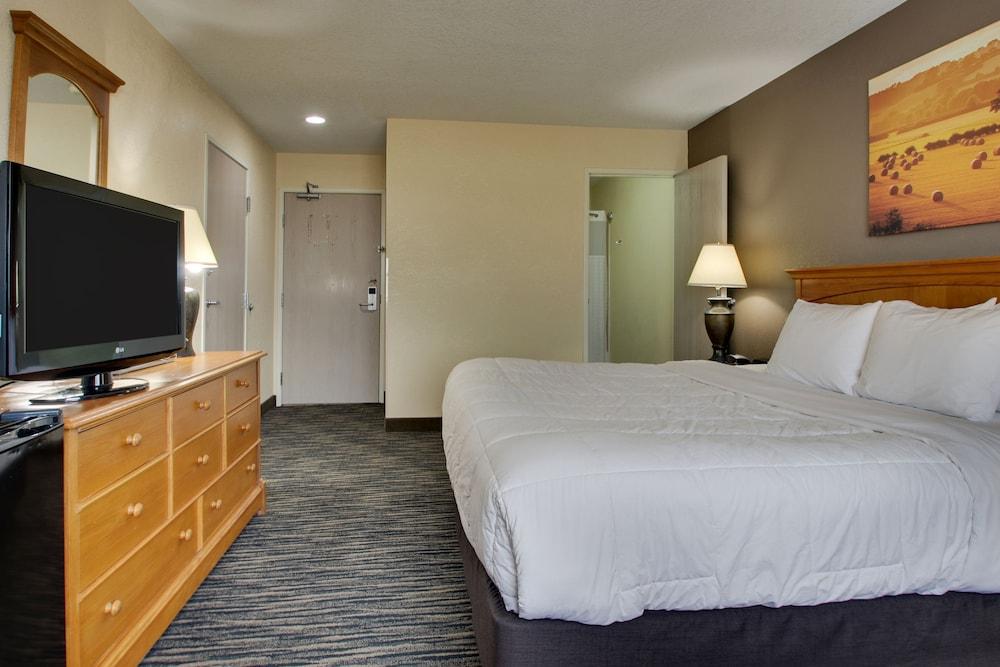 EverSpring Inn & Suites photo 8