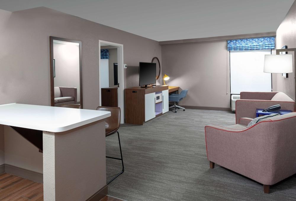 Hampton Inn Woodbridge photo 17
