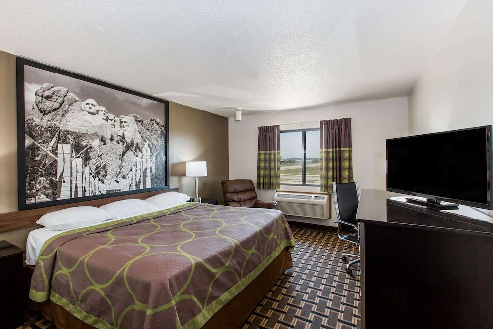 Super 8 by Wyndham Wayne photo 6