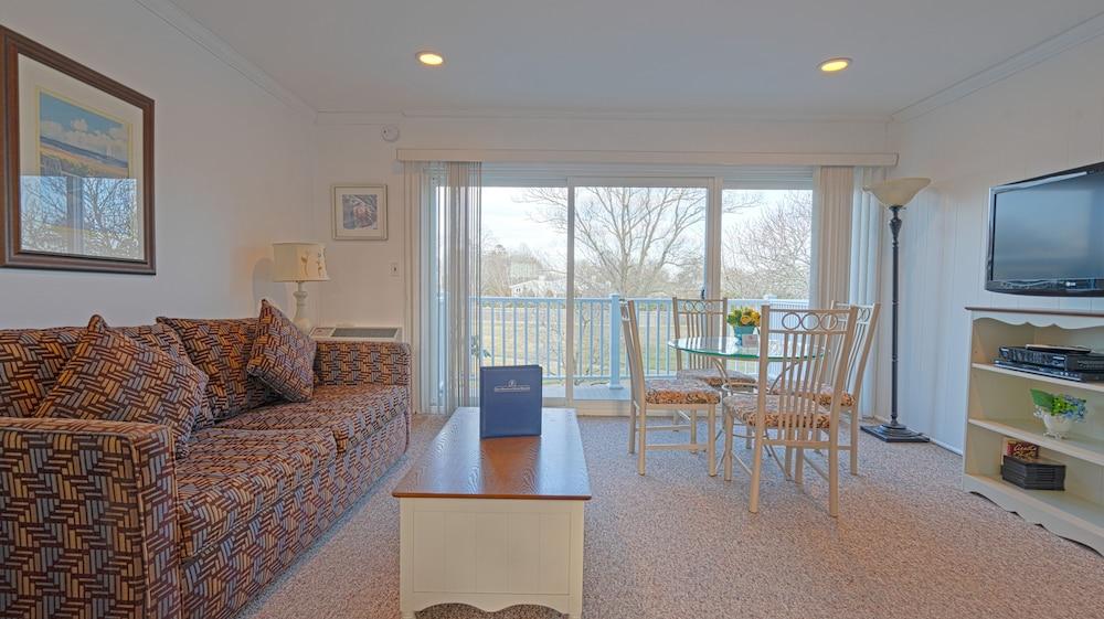 East Hampton House Resort photo 67