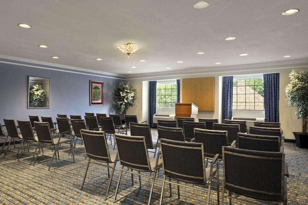 Microtel Inn & Suites by Wyndham Ponchatoula/Hammond photo 11
