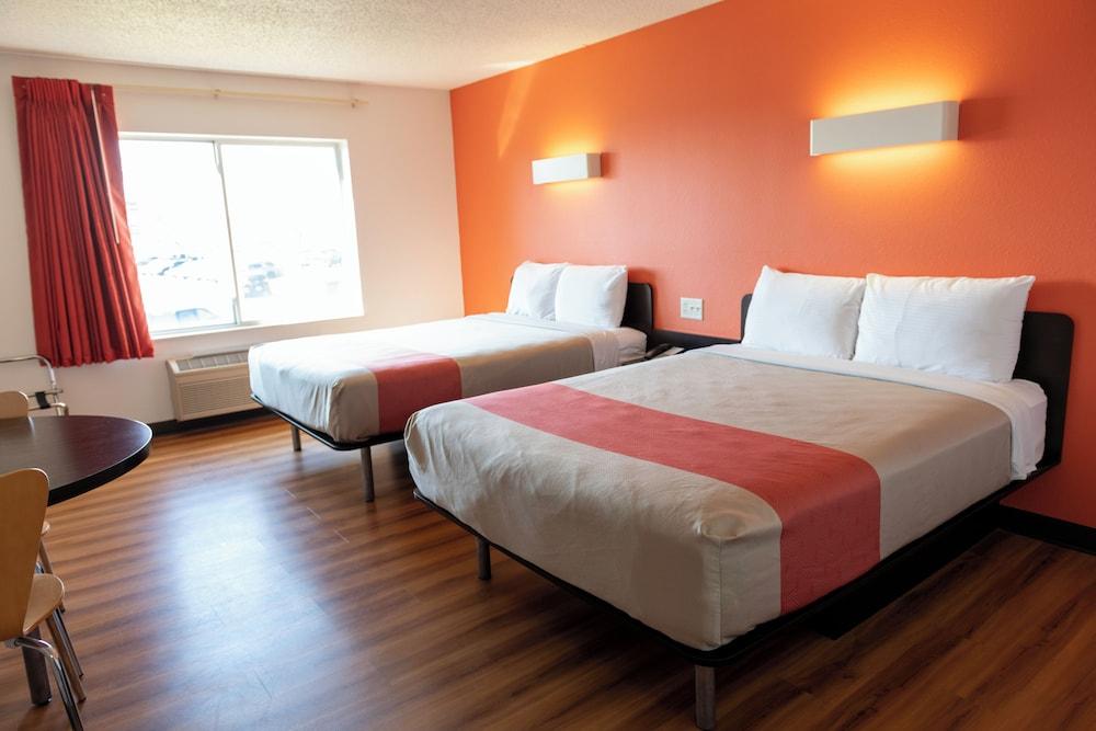 Lincoln Garden Inn photo 25