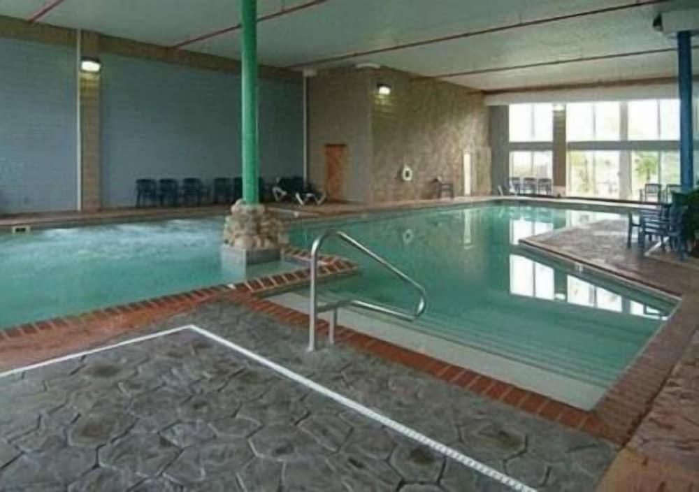 Crown Choice Inn & Suites Lakeview & Waterpark photo 49