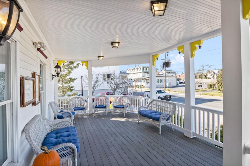 Tavern on the Bay Hotel & Marina photo 43