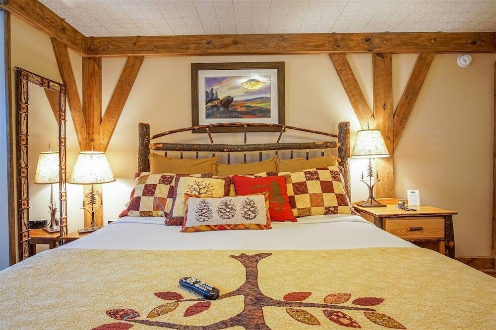 Hemlock Inn photo 39