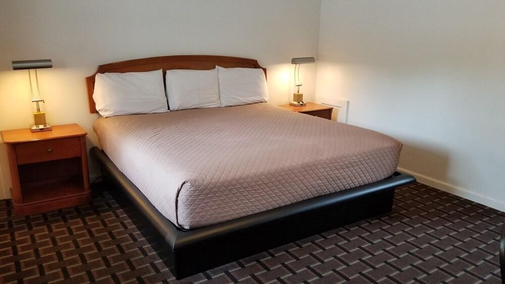 Budget Inn Breezewood photo 15