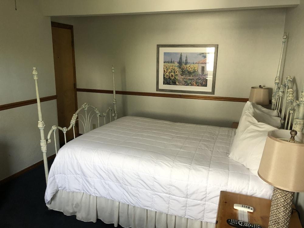 Seacrest Inn photo 55