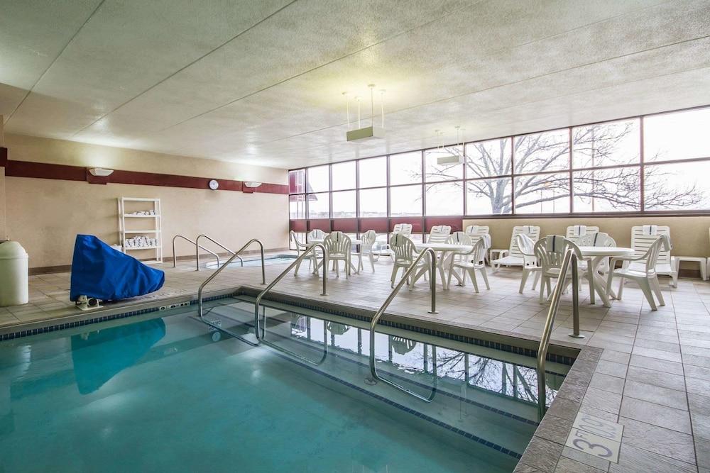 Comfort Inn & Suites Madison - Airport photo 33