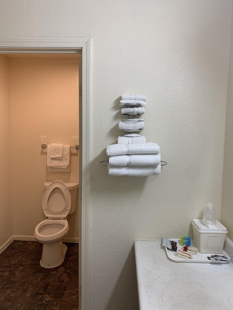 Economy Inn photo 6