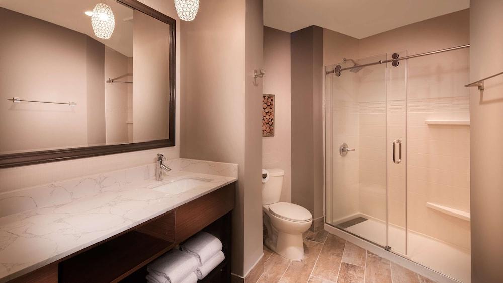 Aiden by Best Western Warm Springs Hotel and Event Center photo 21