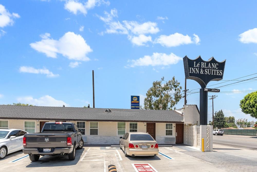 Le Blanc Inn & Suites photo 48