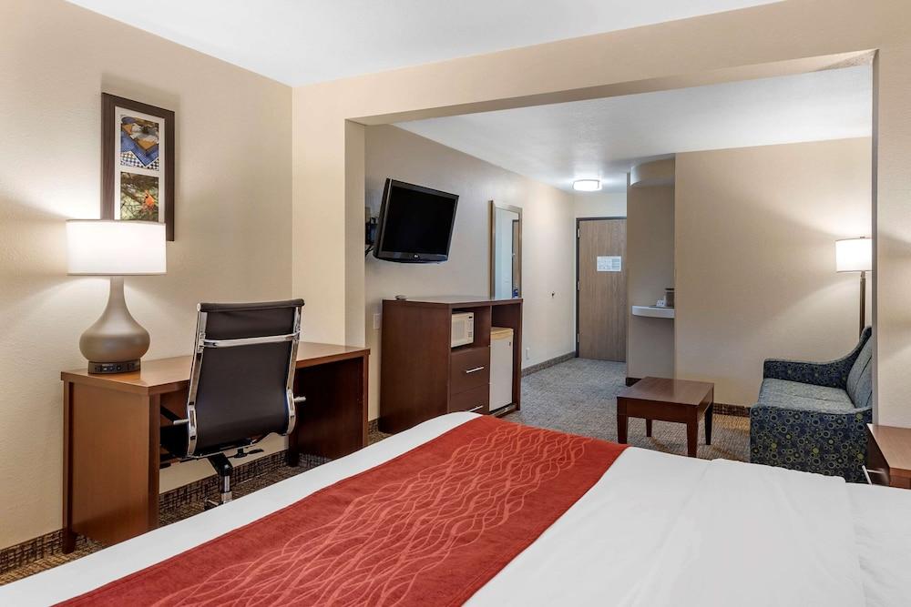 Comfort Inn & Suites Greenville I-70 photo 7