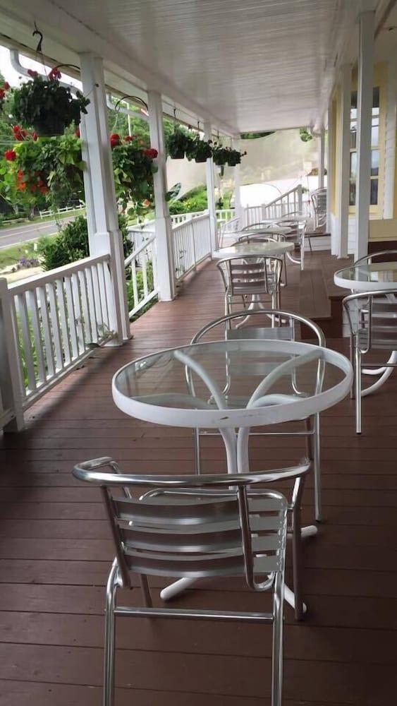 Mount Battie Inn photo 25