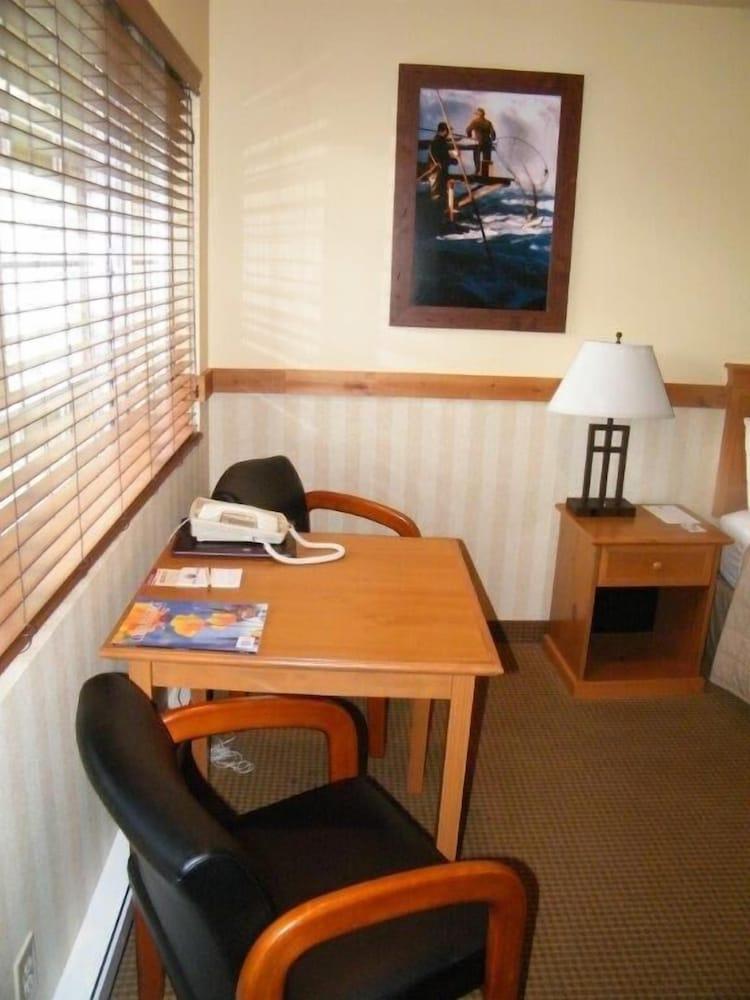 Cousins Country Inn photo 2