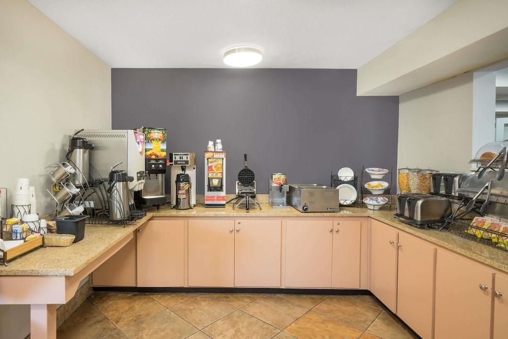 Microtel Inn by Wyndham Bowling Green photo 14