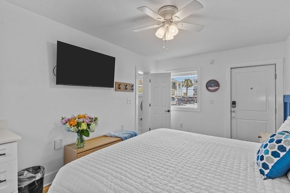 The Beach House Motel & Suites photo 4