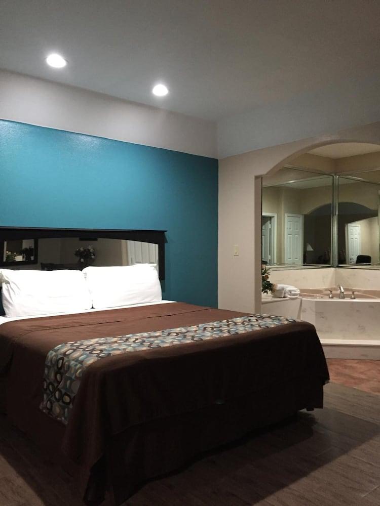 Scottish Inn & Suites photo 11