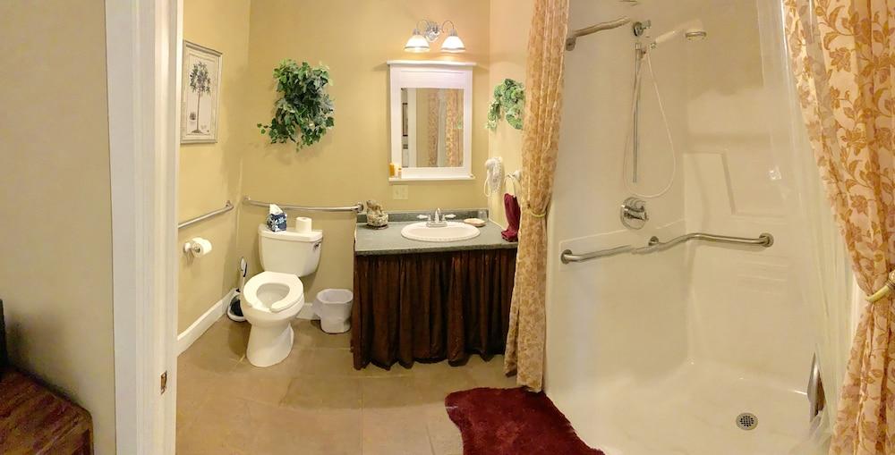 Monroe Street Suites photo 18