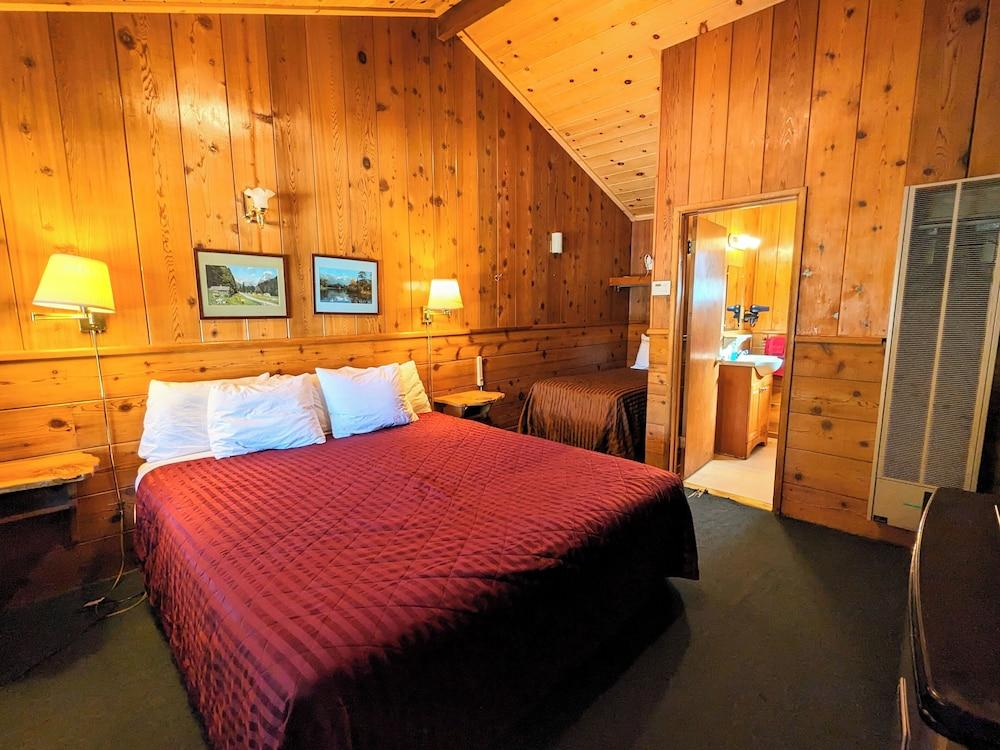 Bluebird Cottage Inn photo 23
