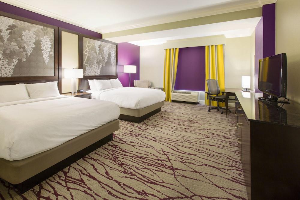 DoubleTree by Hilton Hotel Savannah Historic District photo 9