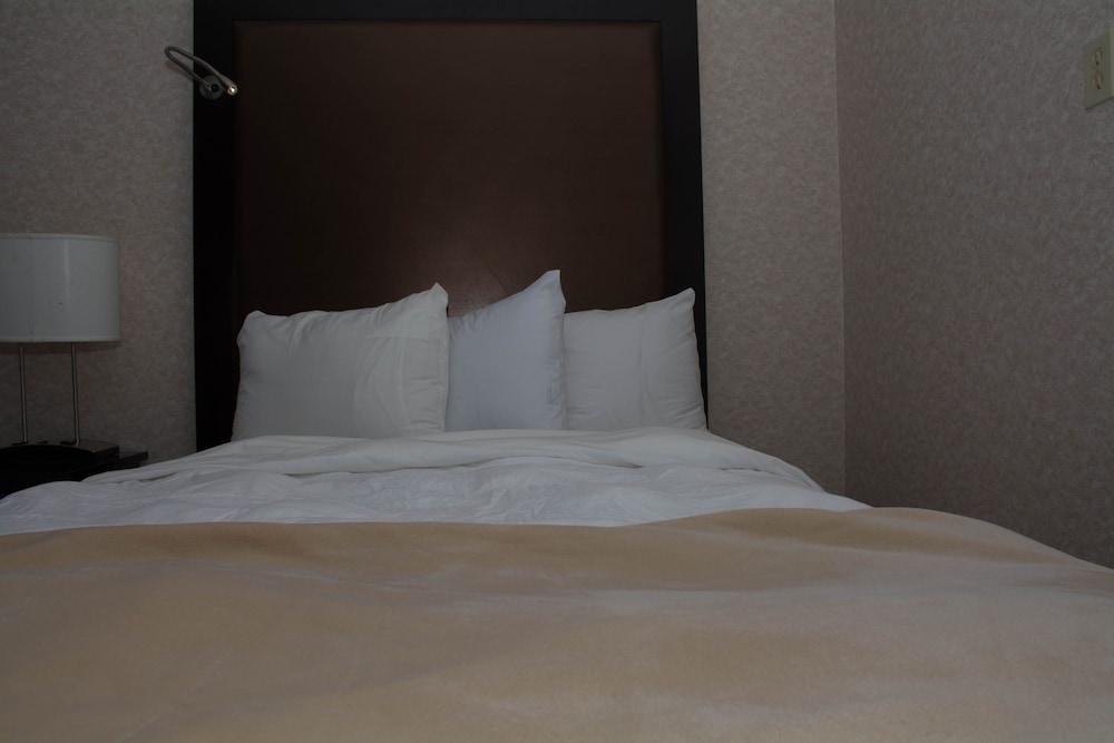 Atlantic Inn & Suites photo 37