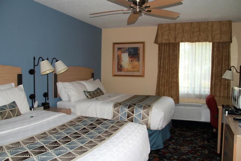 Baymont by Wyndham Stevens Point photo 15