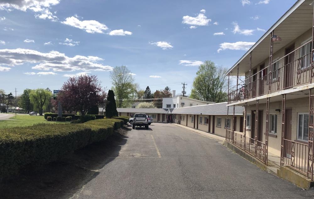 Deep Well Motel photo 25
