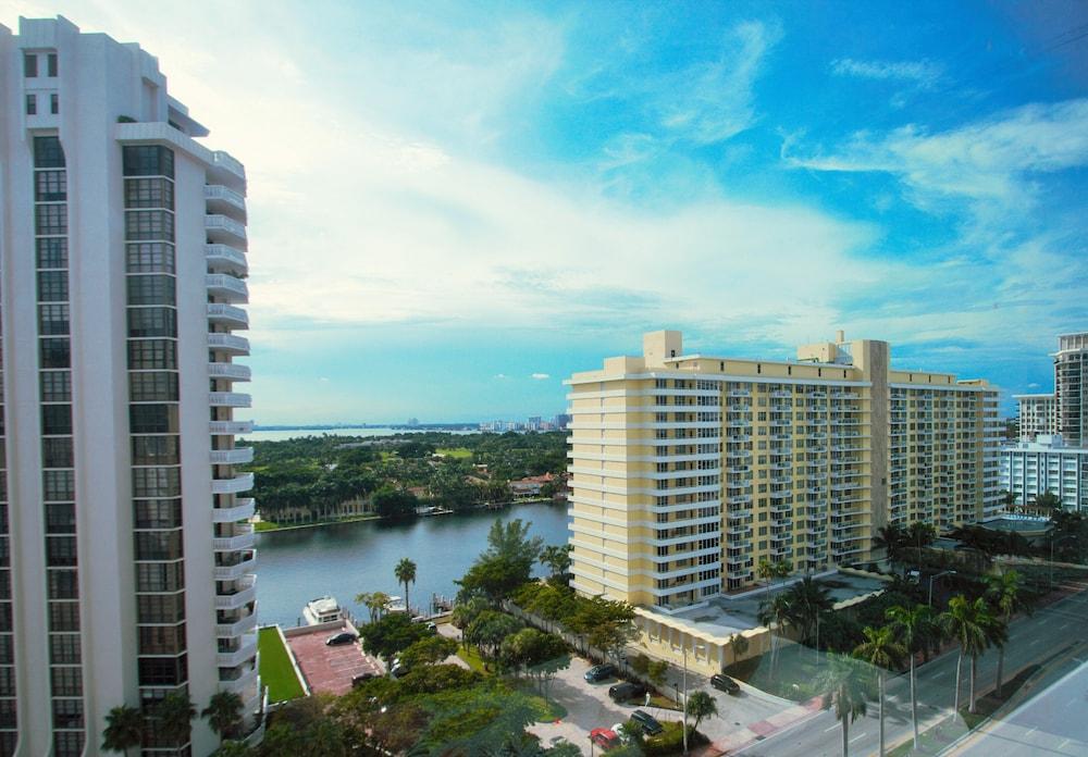 Soleil Apartments at Castle Beach Club photo 14