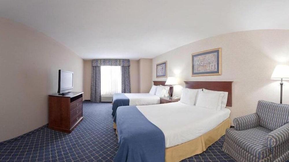Holiday Inn Express & Suites Farmington by IHG photo 34