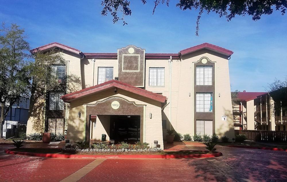 Red Roof Inn & Suites Houston - Hobby Airport photo 16