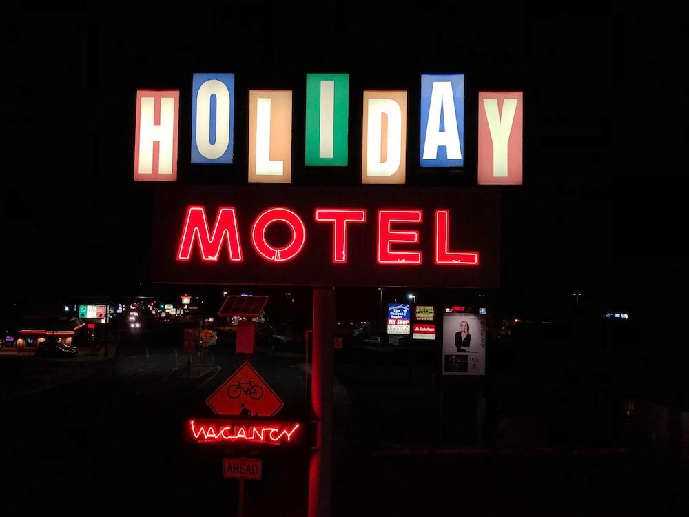 Holiday Motel photo 41
