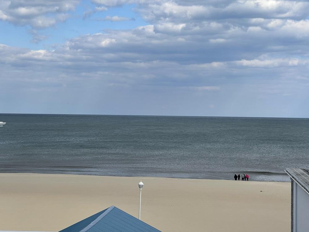 Casablanca Oceanside Inn photo 14